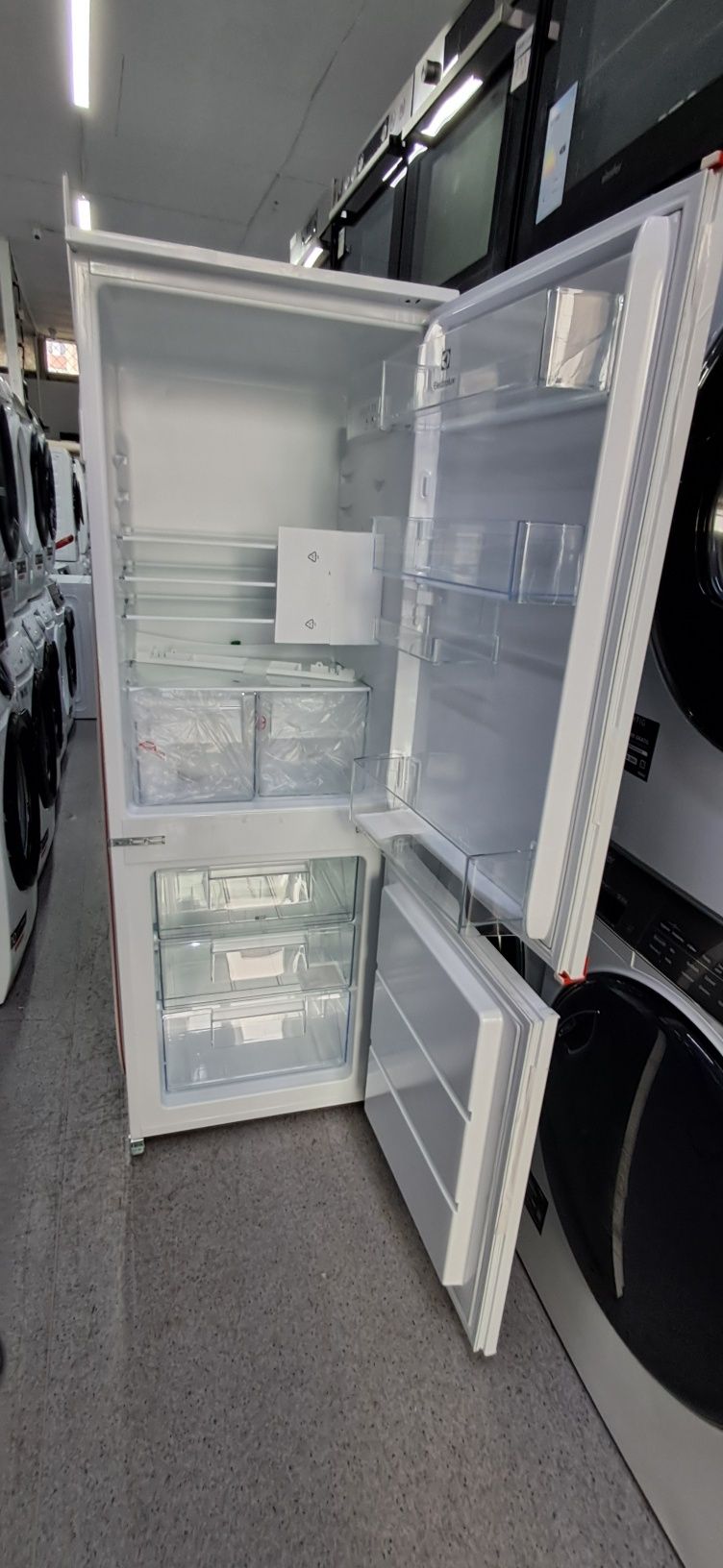 Frigider incorporabil Electrolux 233l import Germania Garanție AEG228