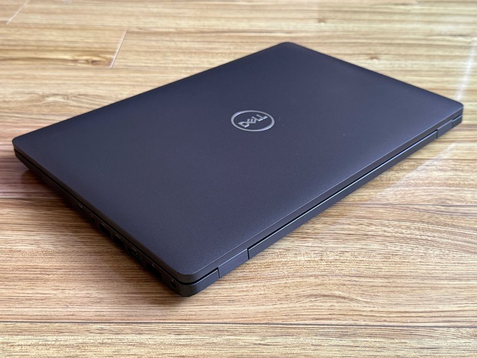 Dell Precision 3541`Xeon E-2276M/32GB DDR4/512GB SSD/Nvidia P620-4GB