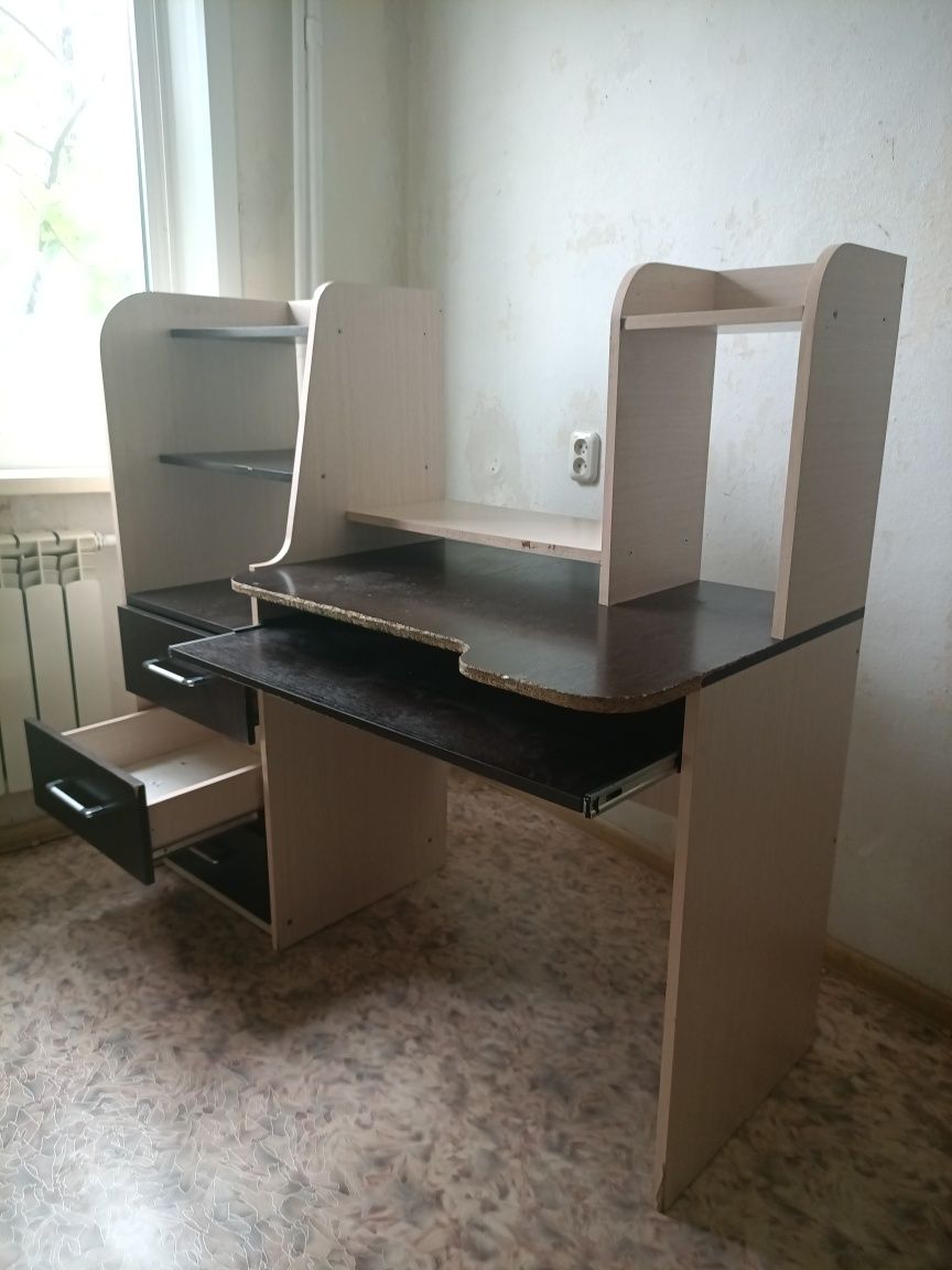Компьютерный стол