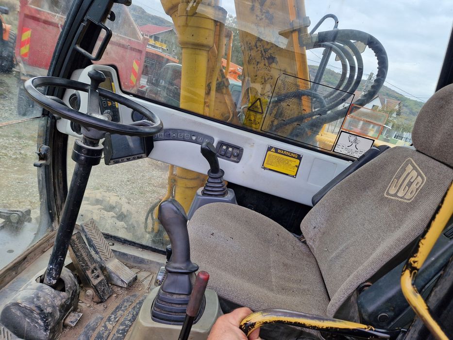 Excavator mobil, pneuri JCB 145