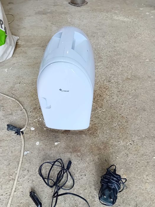 Frigider electric peMini frigider 6 litri 12 / 220 V  încălzire/răcire