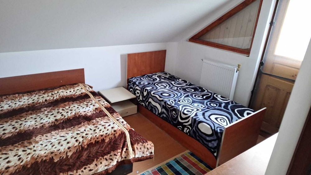 Inchiriez casa de lemn