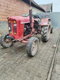 Tractor fiat de 445 + plug tractorul este in stare buna de funcționare