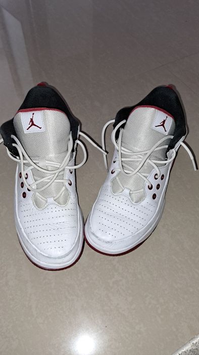 Vând Adidași Nike Jordan