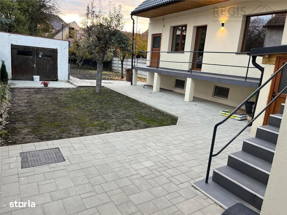 Casa 3 Camere, Parcare, Curte  Central