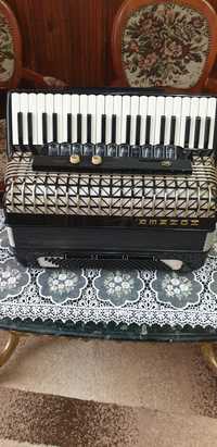 Vînd urgent Acordeon Hohner Atlantic 4  de luxe cu 120 de basi