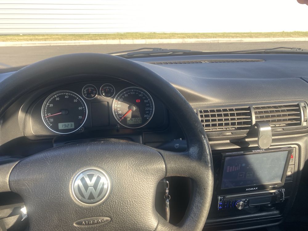 VW Passat 2001, 1.6 Benzina