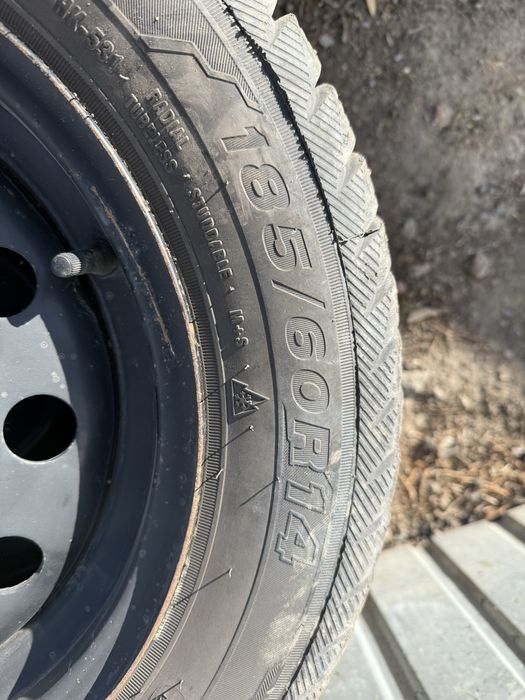 Продам штампы три диска на резине зима один лысы