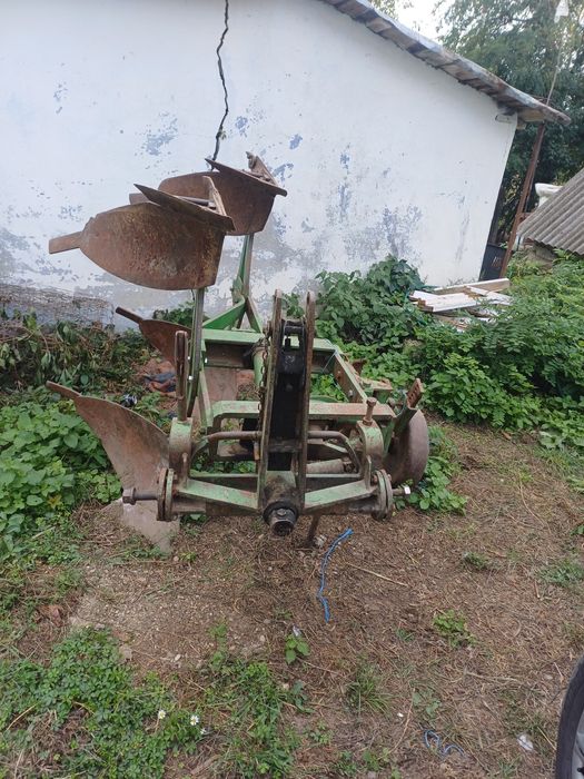 Plug reversibil cu doua trupite si motor fiat 650