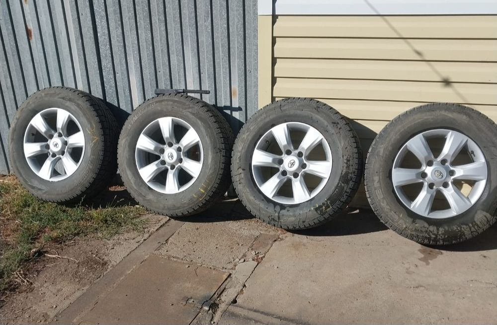 Продам зимняя шипованная резина с дисками 265 -65‐17