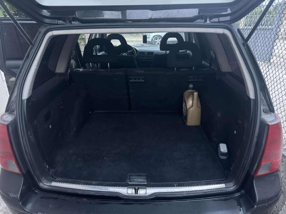 Продавам Фолцваген бора