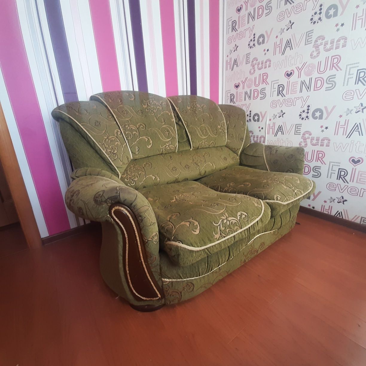 Продам диван, мини диван и кресло