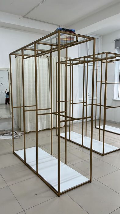 Вешалки, сталлажи для магазинов.