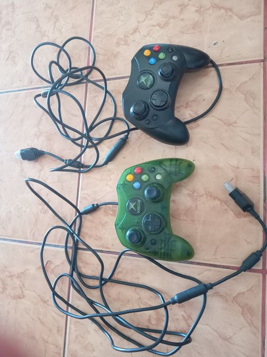Vând maneta de xbox 360 cu fir
