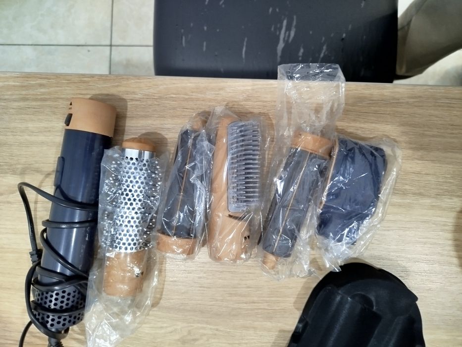 Ko'p funksiyali soch stayleri  5yasi 1 da nasadkali yangi ishlatimagan