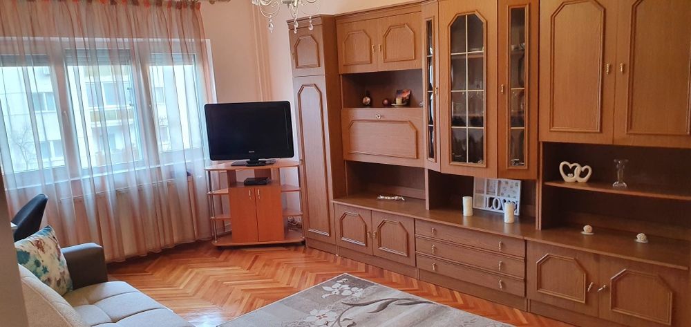 Dau in chirie  apartament 3 camere Oradea