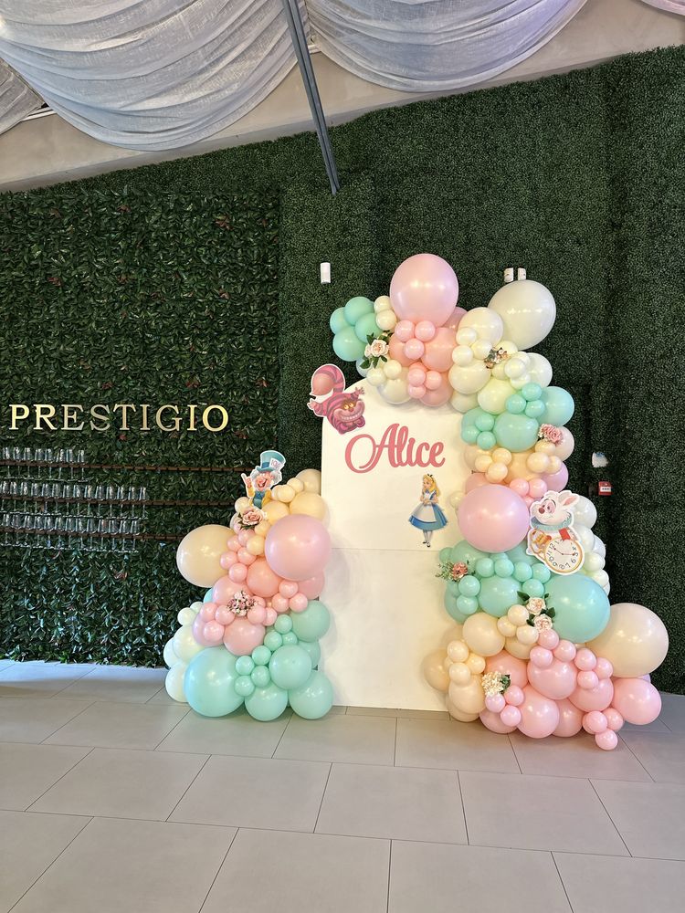 Arcada din baloane si decoratiuni pentru botez