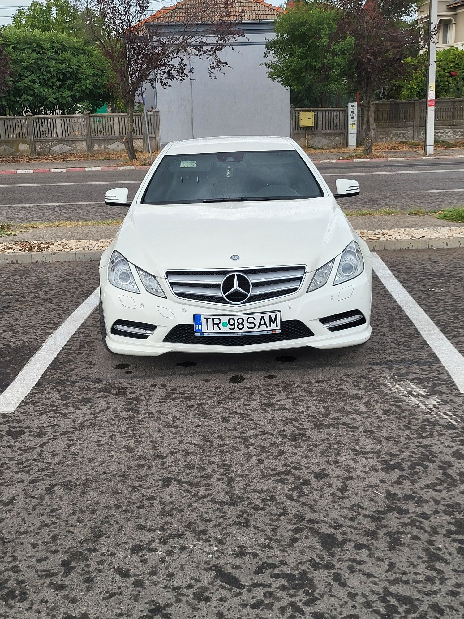 Mercedes-Benz E 350 accept variante cu 8+1