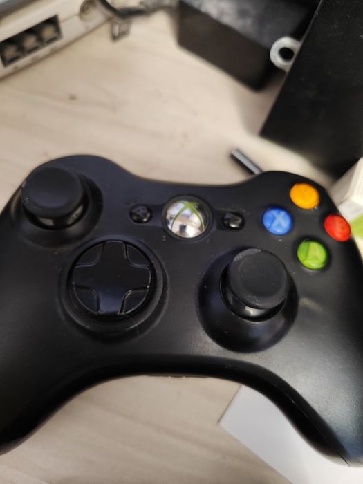 Xbox 360 slim + kinekt + игри