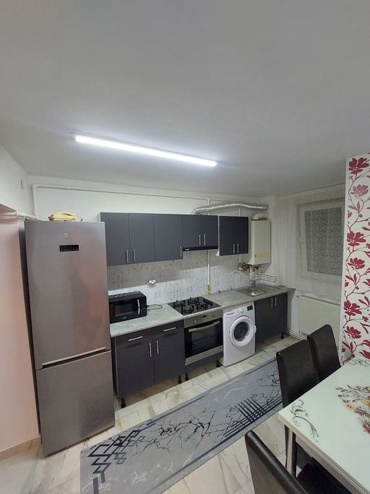 Închiriez apartament cu 2 camere proaspăt renovat
