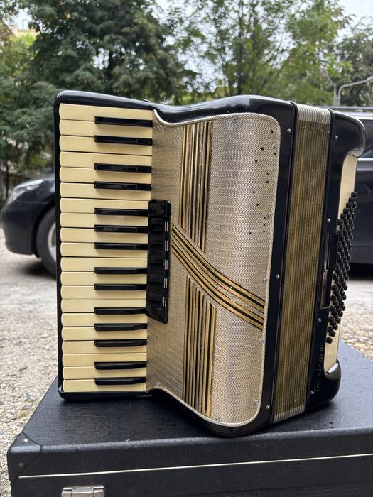 Acordeon Hohner/Melojdia concerto 3 cu 72 de basi