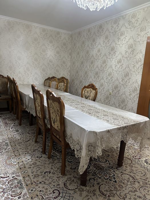 Комплект: 2 стола и 12 стульев в хорошем состоянии