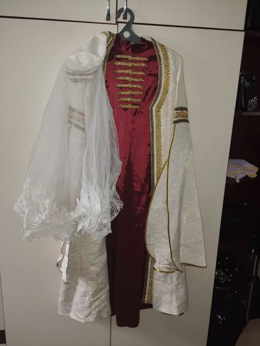 Продам национальные костюмы. Какой возраст и цены узнавайте по телефон