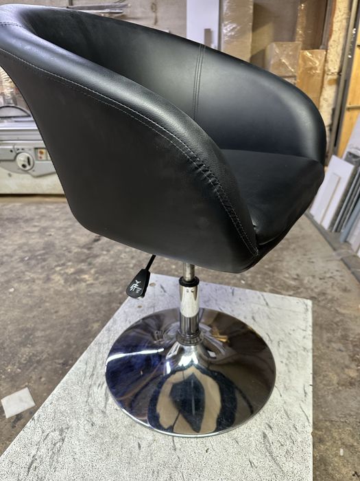 Scaun rotativ pentru birou sau salon de infrumusetare