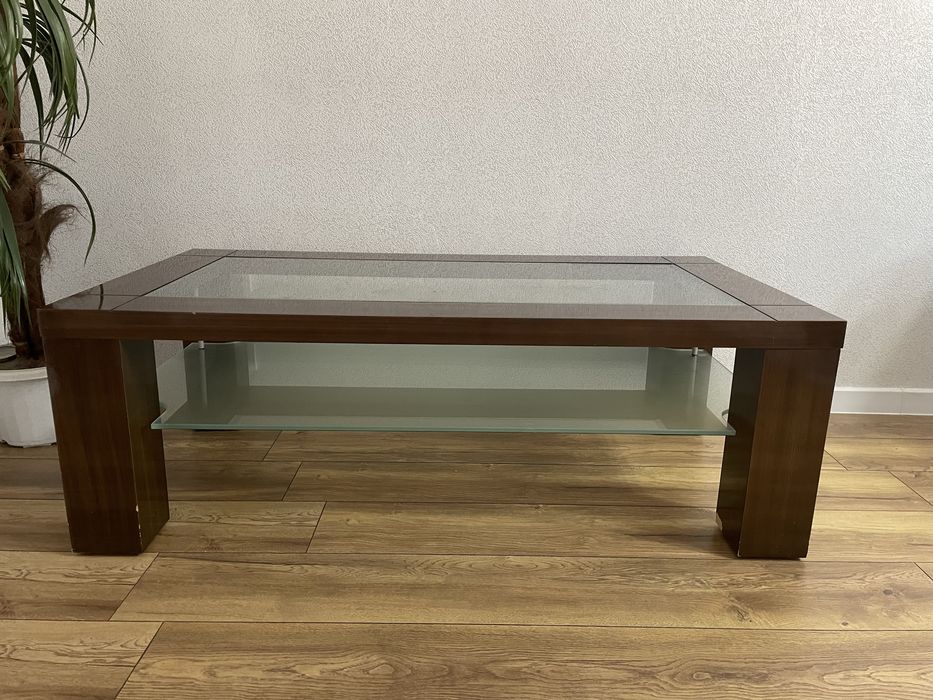 Стол в отличном состоянии