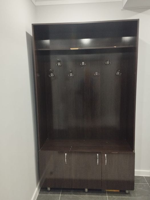 Шкаф, двери, линолеум,