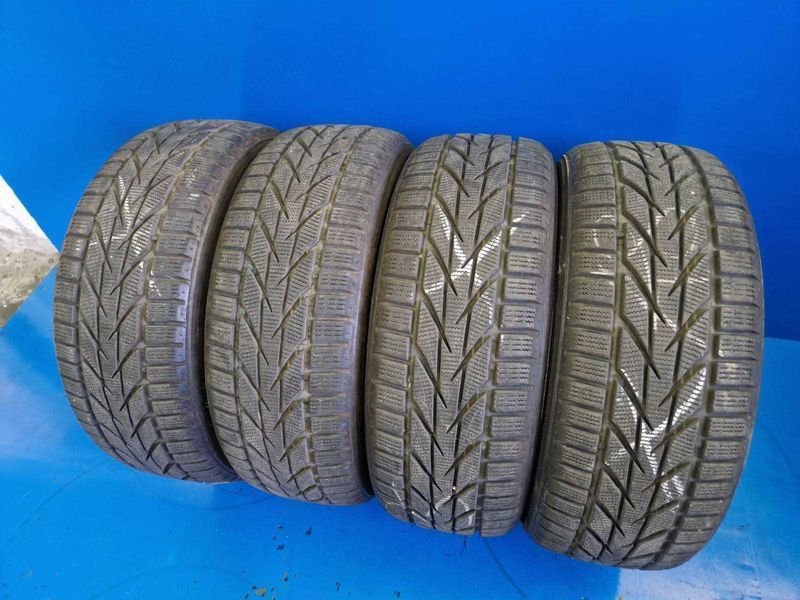 4 Toyo R18 215/50
зимни гуми DOT2719