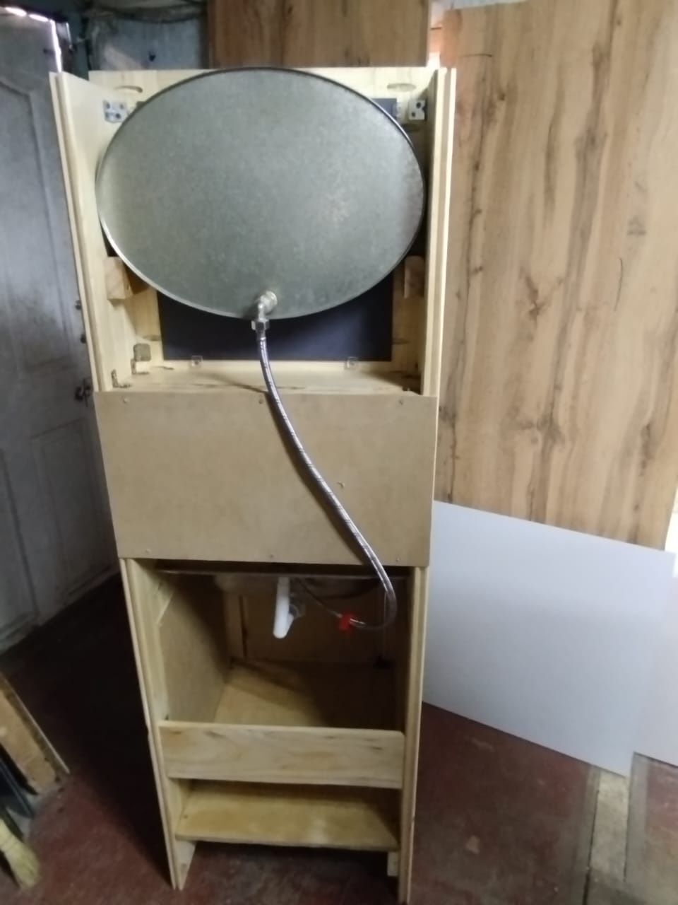 Умывальник из дерева