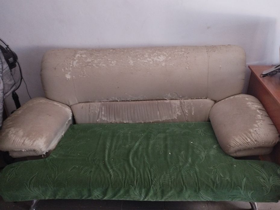 Отдам Диван за кг конфет Коровка  почти даром