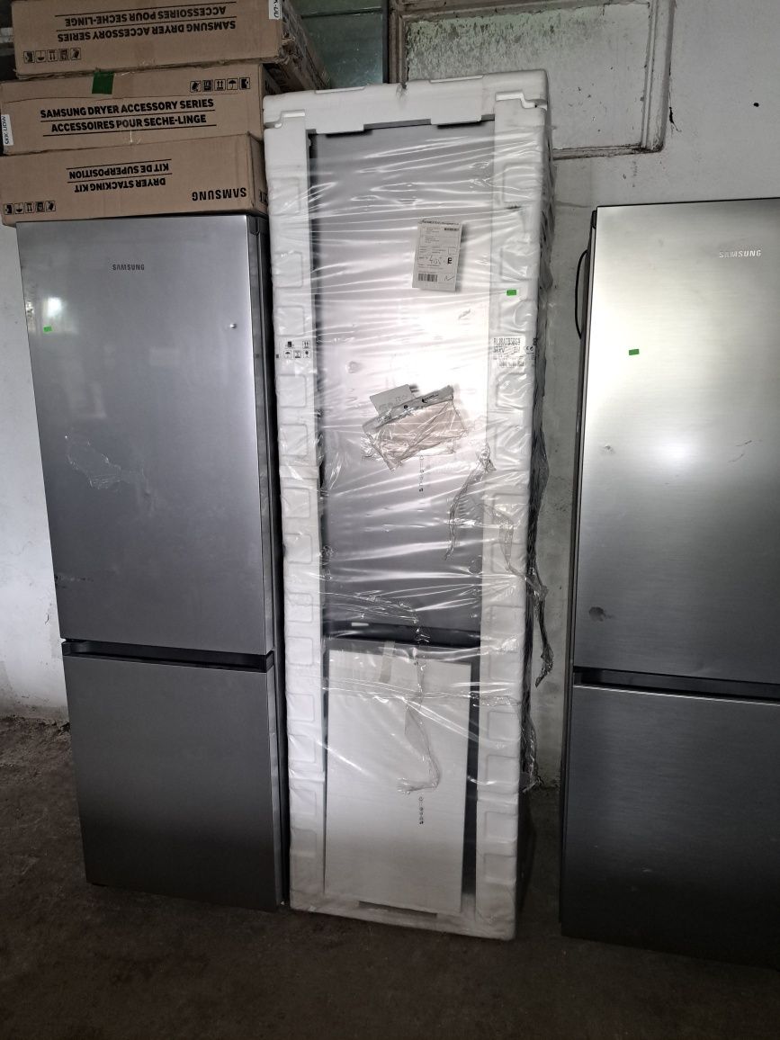Нов хладилник Samsung  Be Spoke / RL38A7B5BS9/EG /