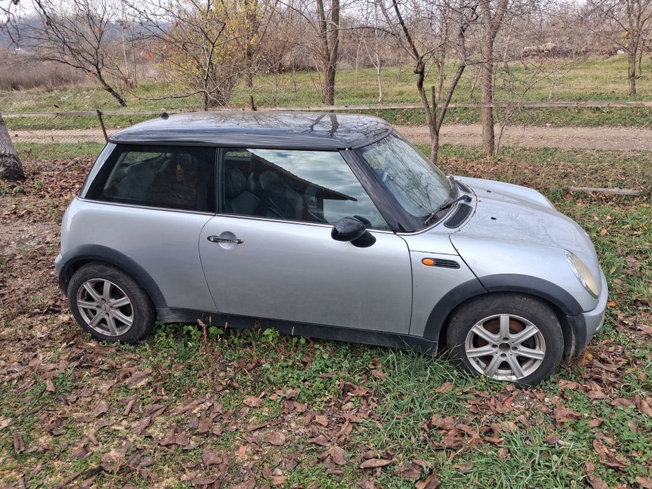 Dezmembrez mini cooper r50
