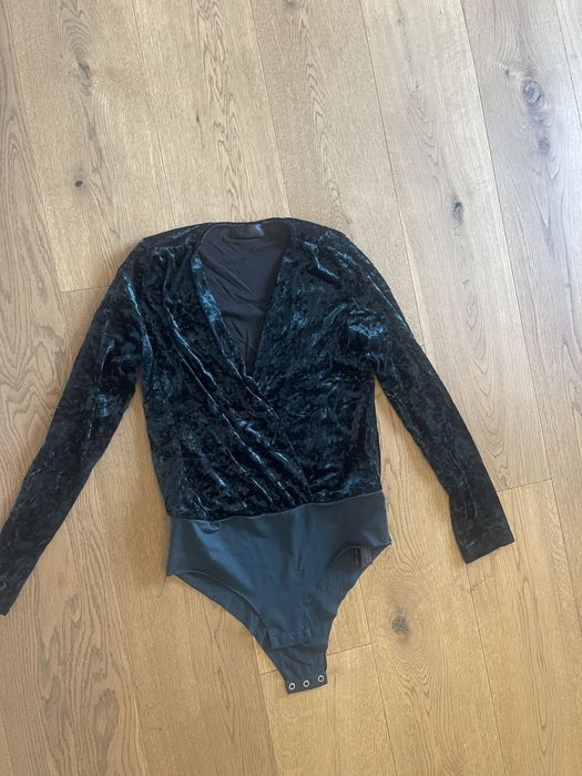 Body cu maneca lunga de catifea, Zara