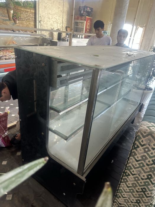 Vitrina sotiladi xolati alo