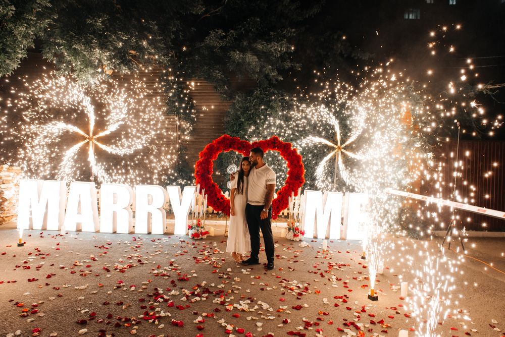 Холодные фонтаны, вертушки, салюты, предложения руки и сердца  Костана