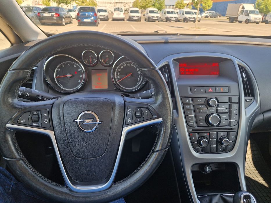 Vând Opel Astra Sedan