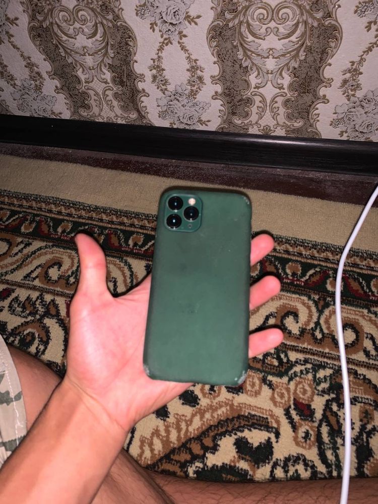 Продайотся Айфон 11 про