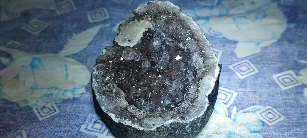 Кристали парчета Геода за подарък или колекция