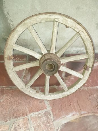 Продам колесо старинное  декоративное для сада.