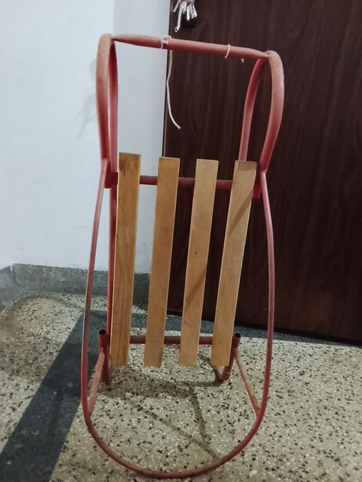 Продавам детска шейна