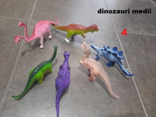 Colectie de dinozauri marimi, culori si forme diferite