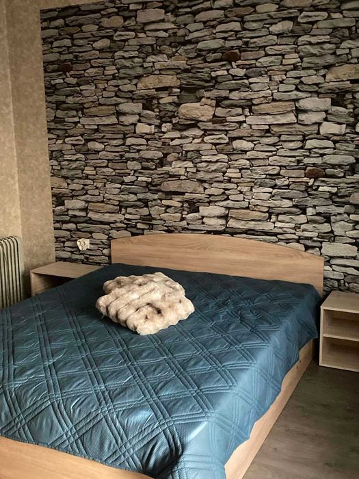 Предлагам 3-стаен тухлен апартемент под наем Спортна зала