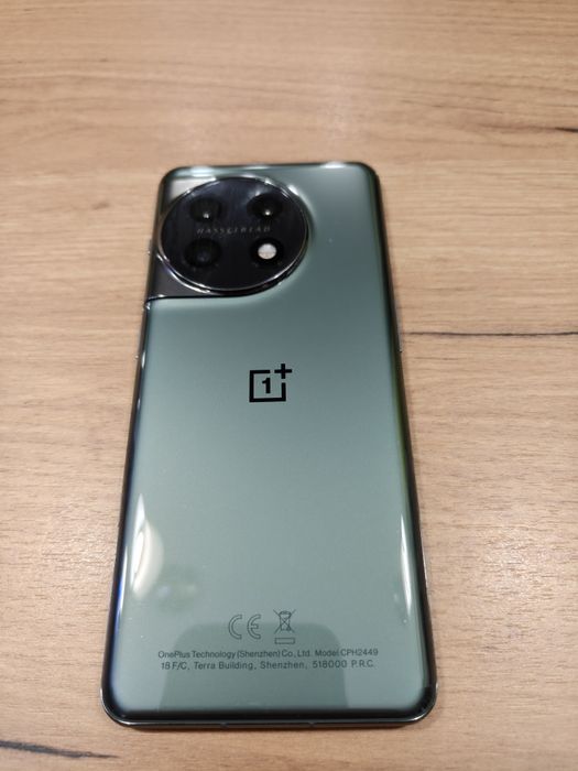 Oneplus 11 зелен 16/256 + 3 кейса