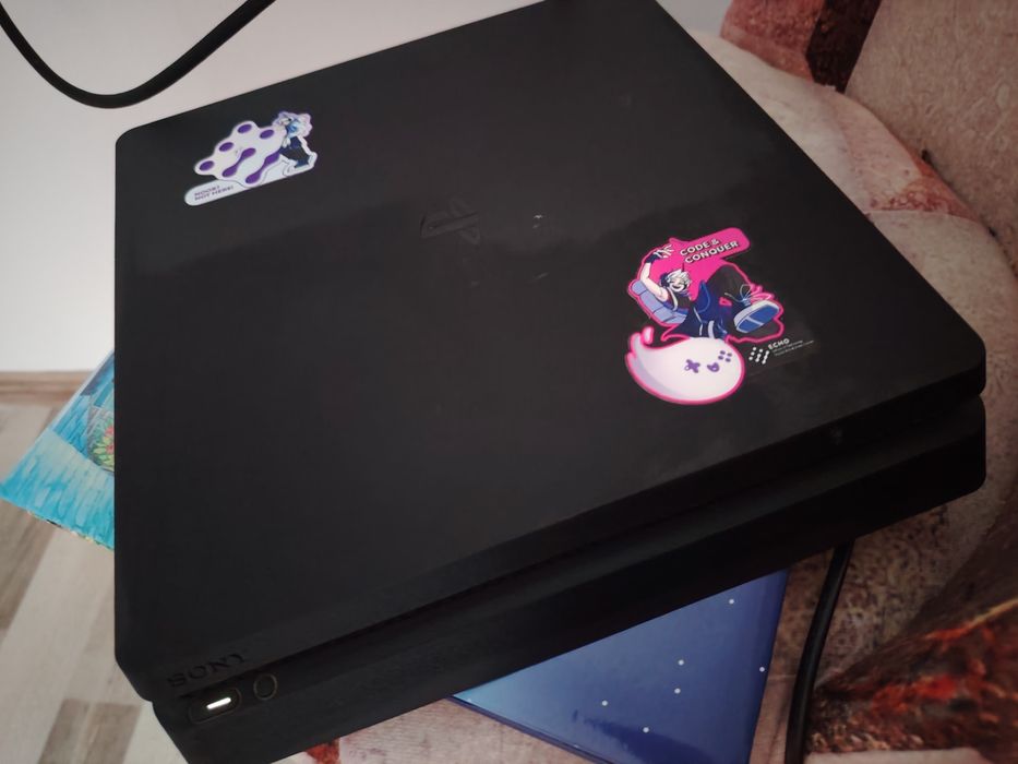 Play Station 4 Slim