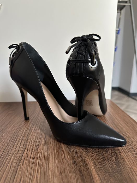 Продам туфли GUESS