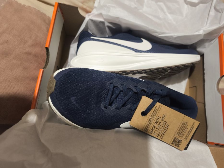Nike revolution 8 new 43