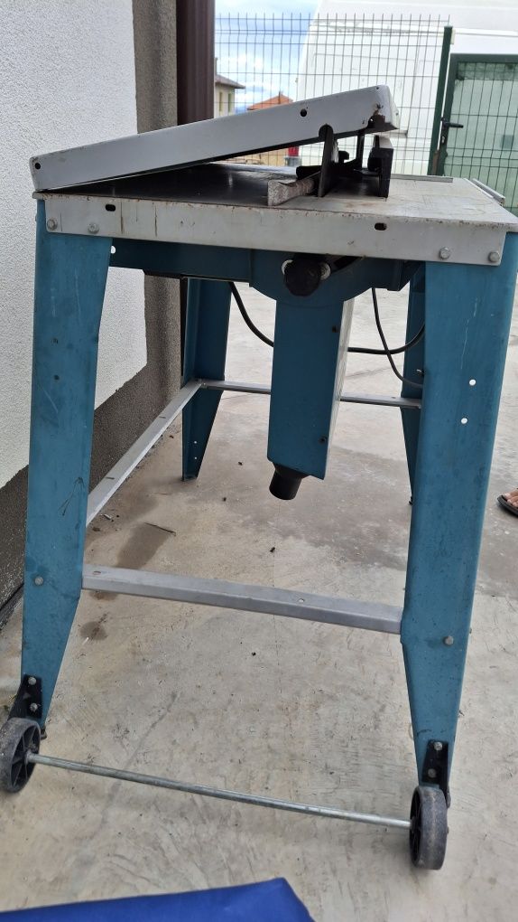 Употребяван Настолен циркуляр с плот Makita 2712, 2000 W, Ø 315 мм

98